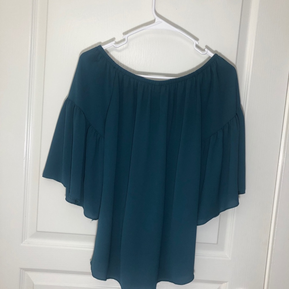 Vestique Off the Shoulder Top